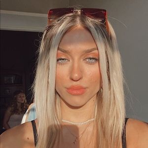 Meet your Posher, Hannah m